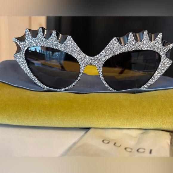 🔥NWT Authentic GUCCI GORGEOUS Cat-Eye Frame Sunglasses With Crystals 🔥 - Picture 11 of 16